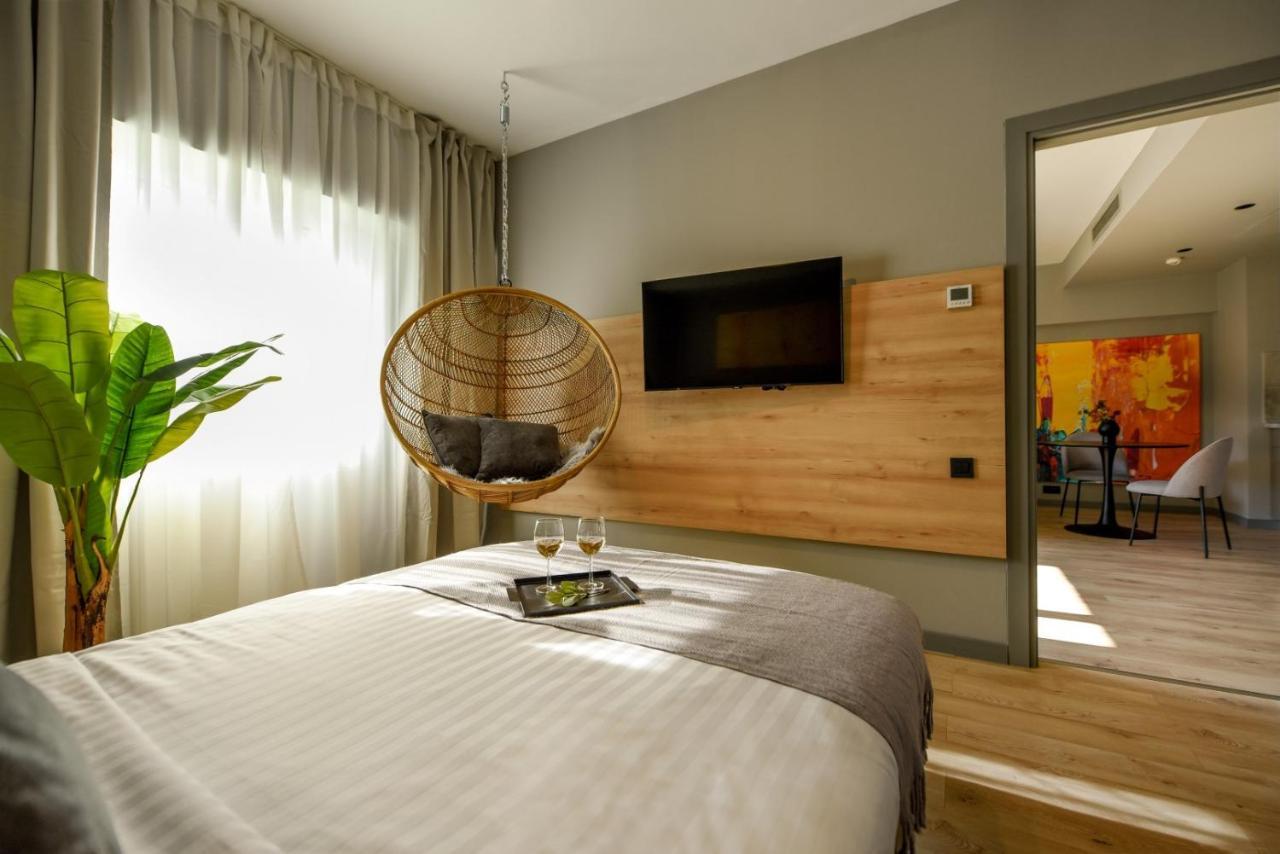 Luxury Apartment Near Radisson Hotel - Wall Projector & Modern Design Бухарест Екстер'єр фото