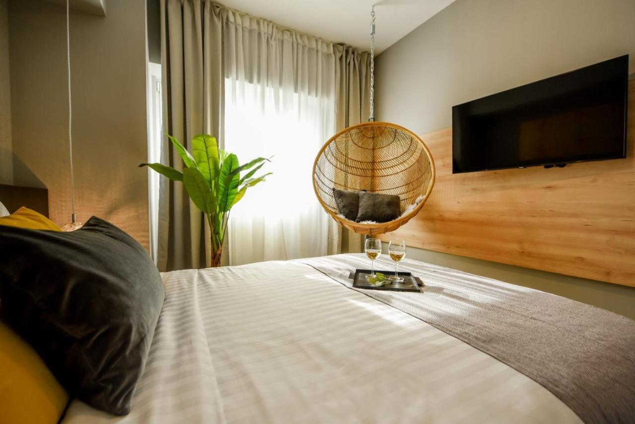 Luxury Apartment Near Radisson Hotel - Wall Projector & Modern Design Бухарест Екстер'єр фото